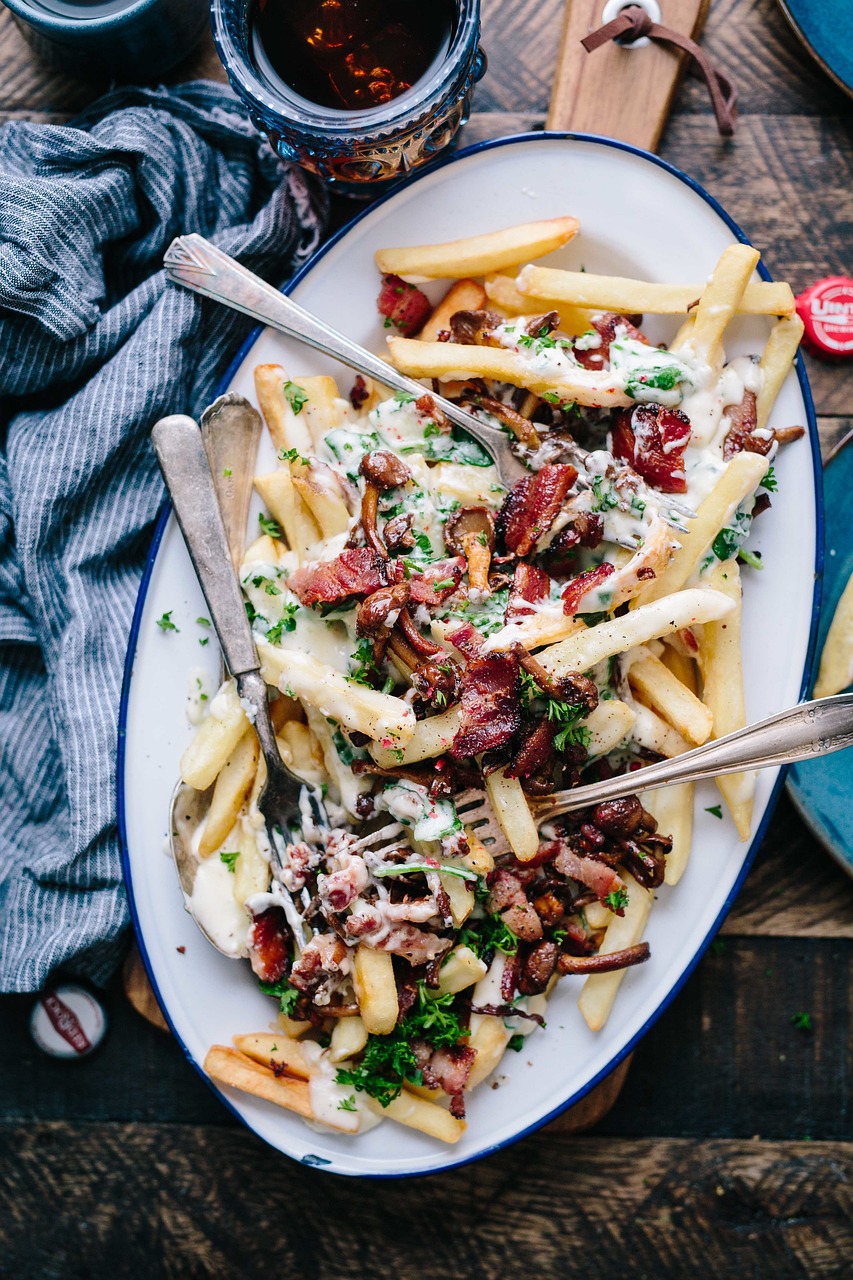 Hovězí Poutine na červeným víně